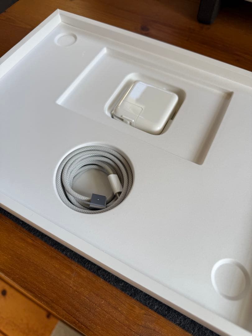 美品 MacBook Air 13.6インチ M2チップ搭載 スペースグレー