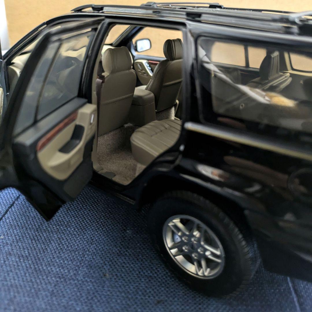 オートアート　ジープ　グランドチェロキー　WJ WG 1/18