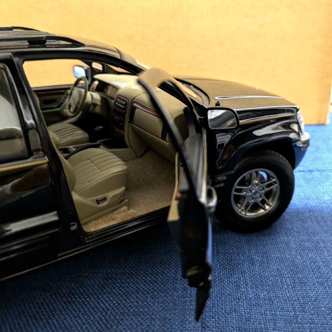 オートアート　ジープ　グランドチェロキー　WJ WG 1/18