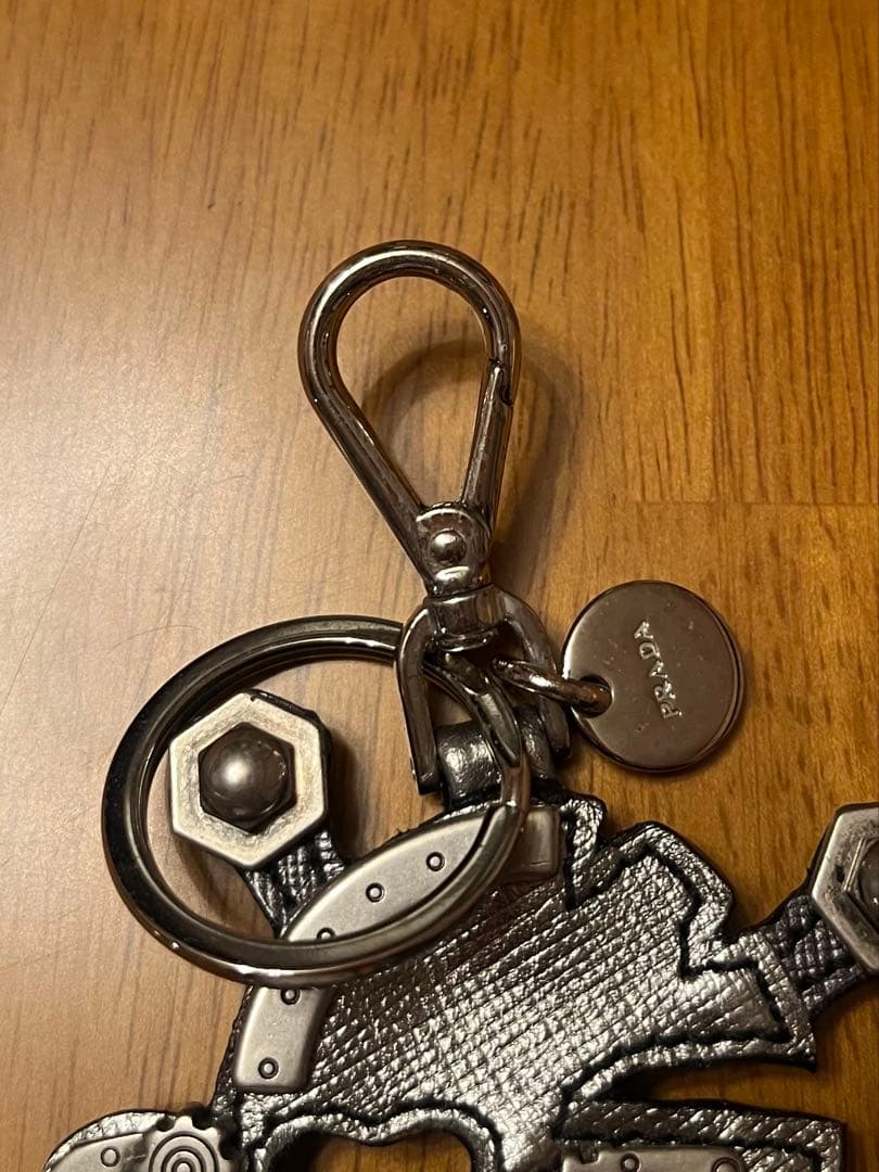 美品！プラダ　スカル　キーホルダー