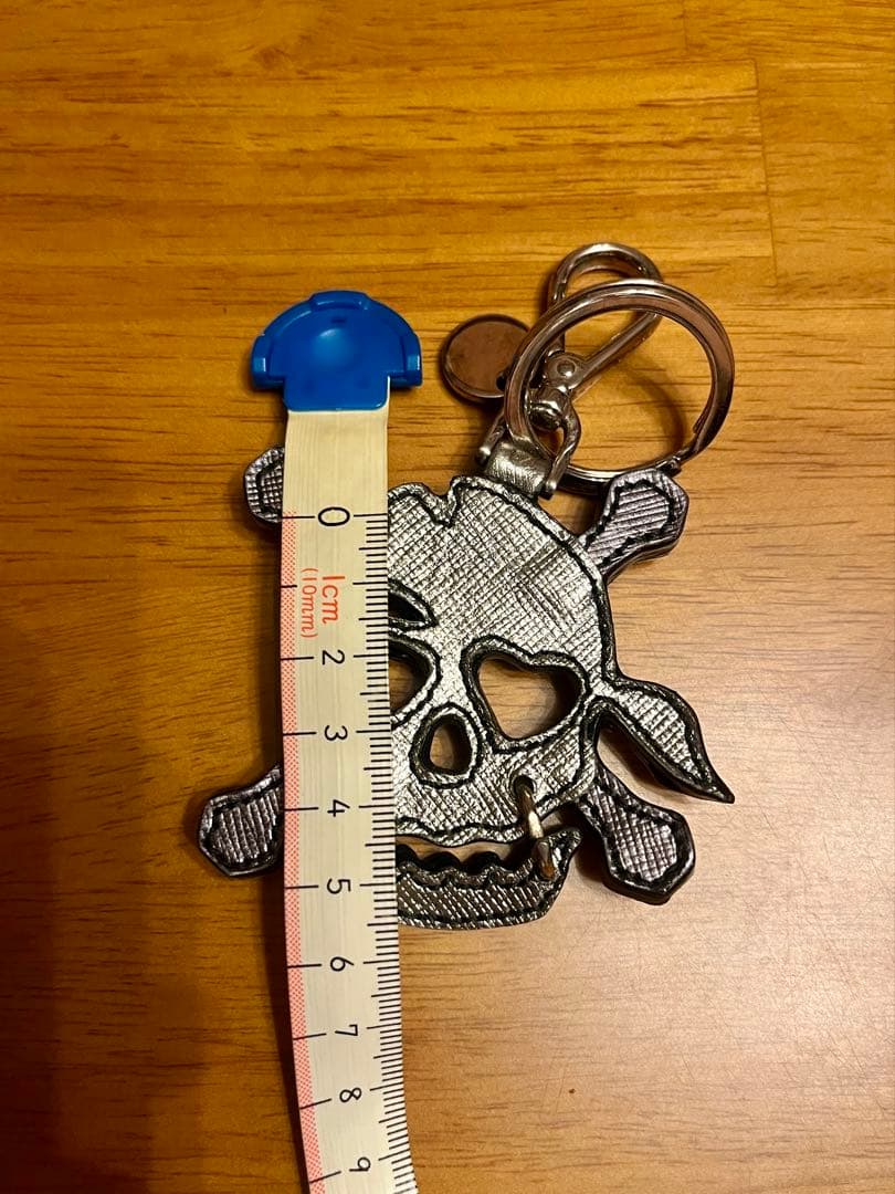 美品！プラダ　スカル　キーホルダー