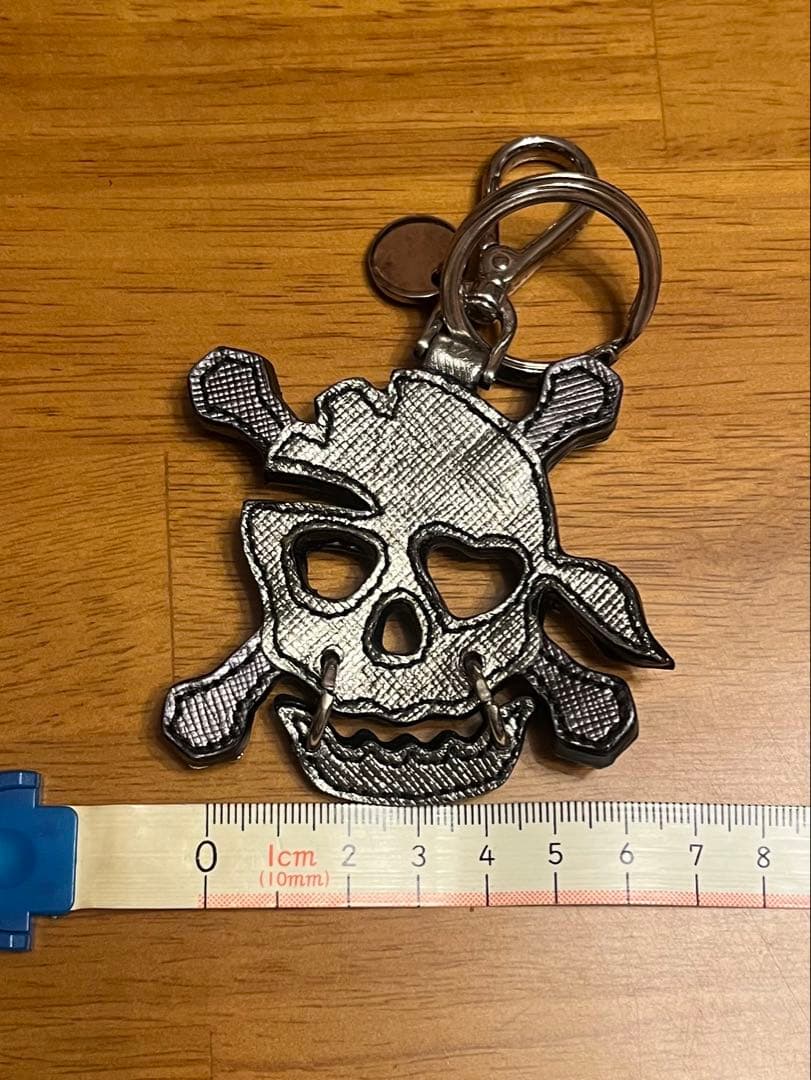 美品！プラダ　スカル　キーホルダー