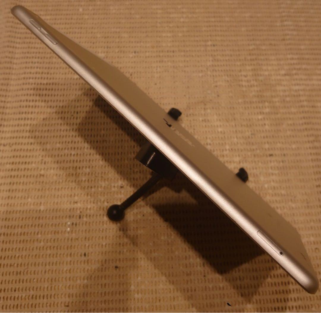 FHLJK 完動品SIMフリーiPad第5世代(A1823)本体32GB送料込