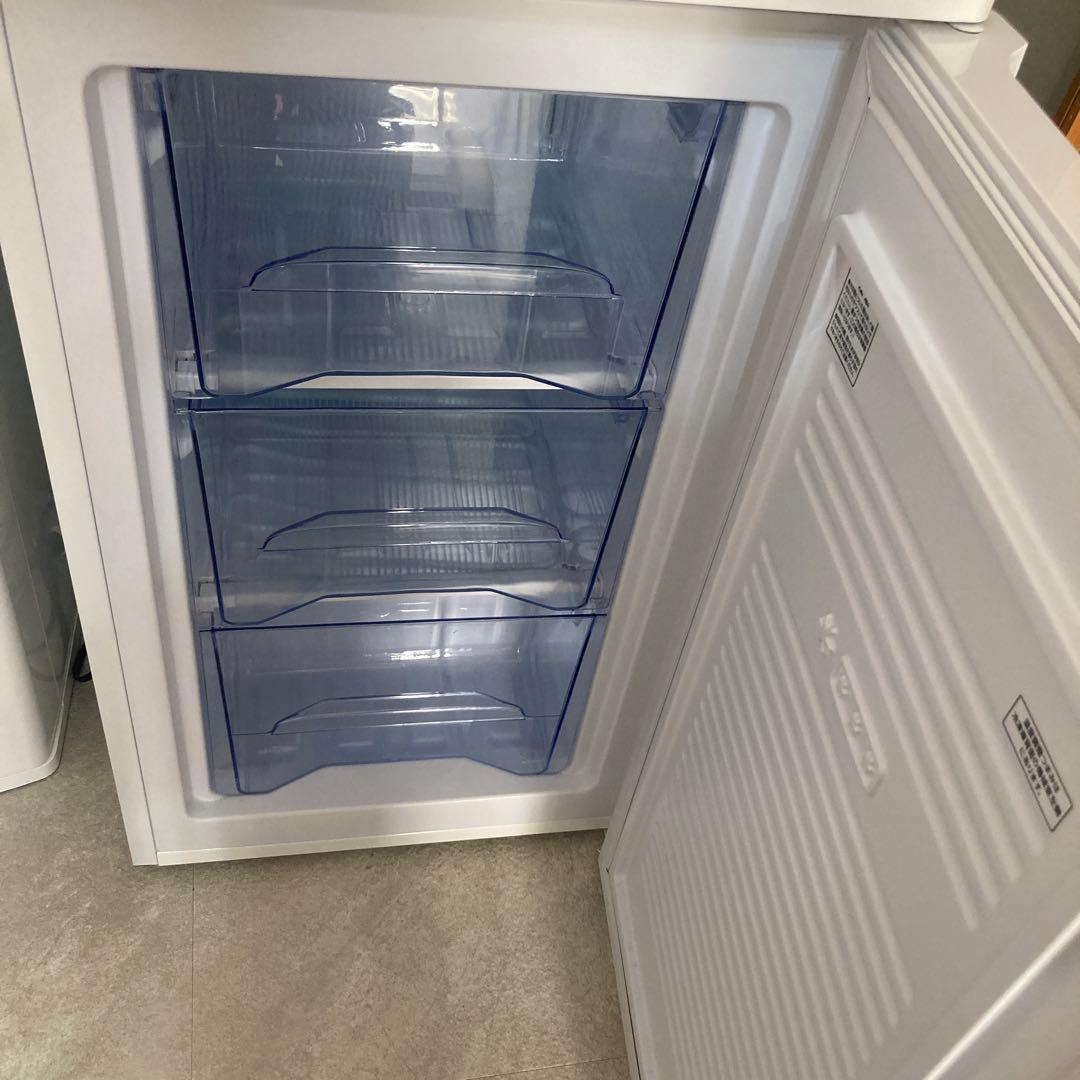 アイリスオーヤマ IUSD-6B-W(ホワイト) 1ドア前開き冷凍庫 60l