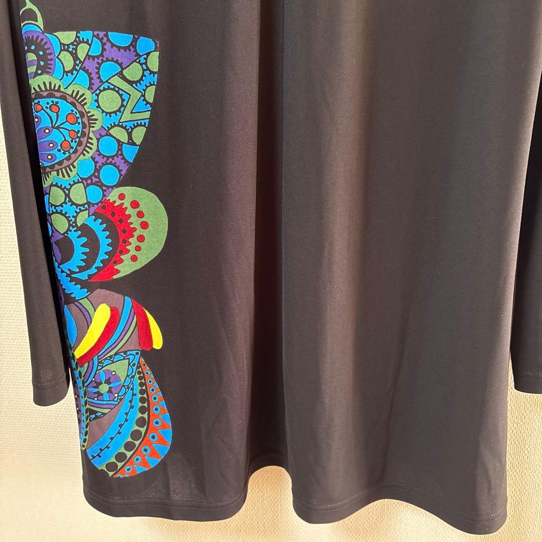 【未使用に近い】✨トクコプルミエヴォル✨黒地にダイナミックな柄の長袖チュニック❣️