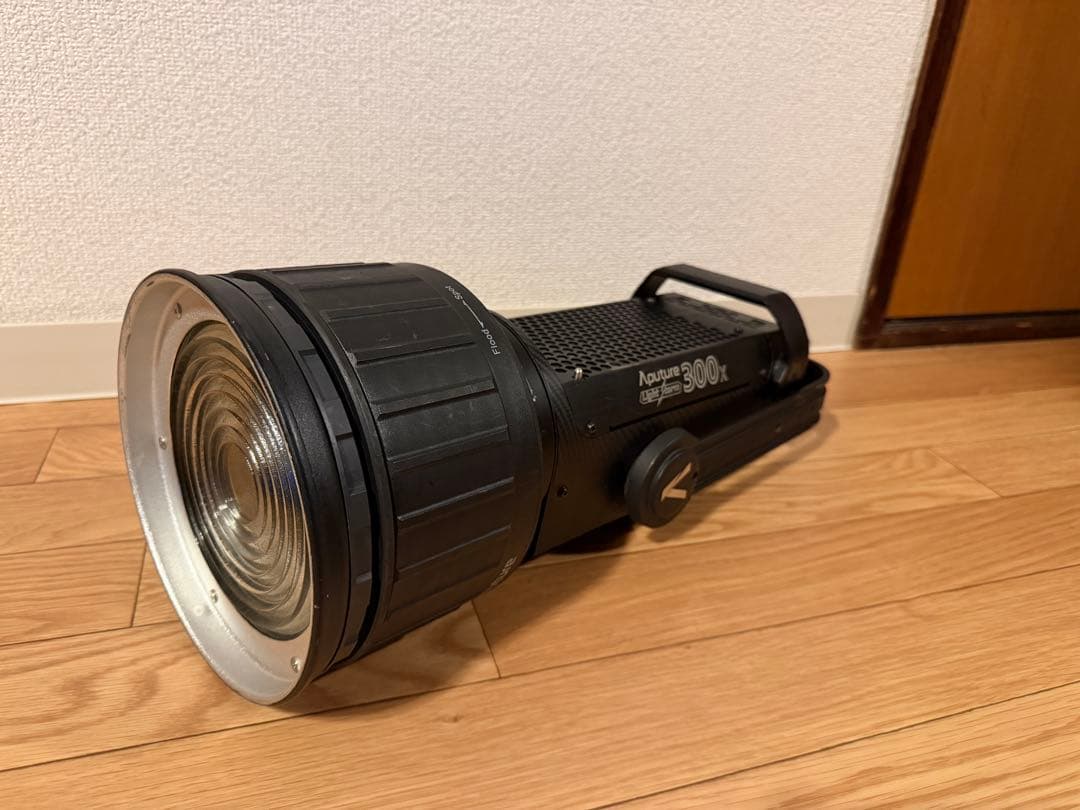 d*e様 Aputure 300X 高出力LEDライト + Frenel 2Xレ
