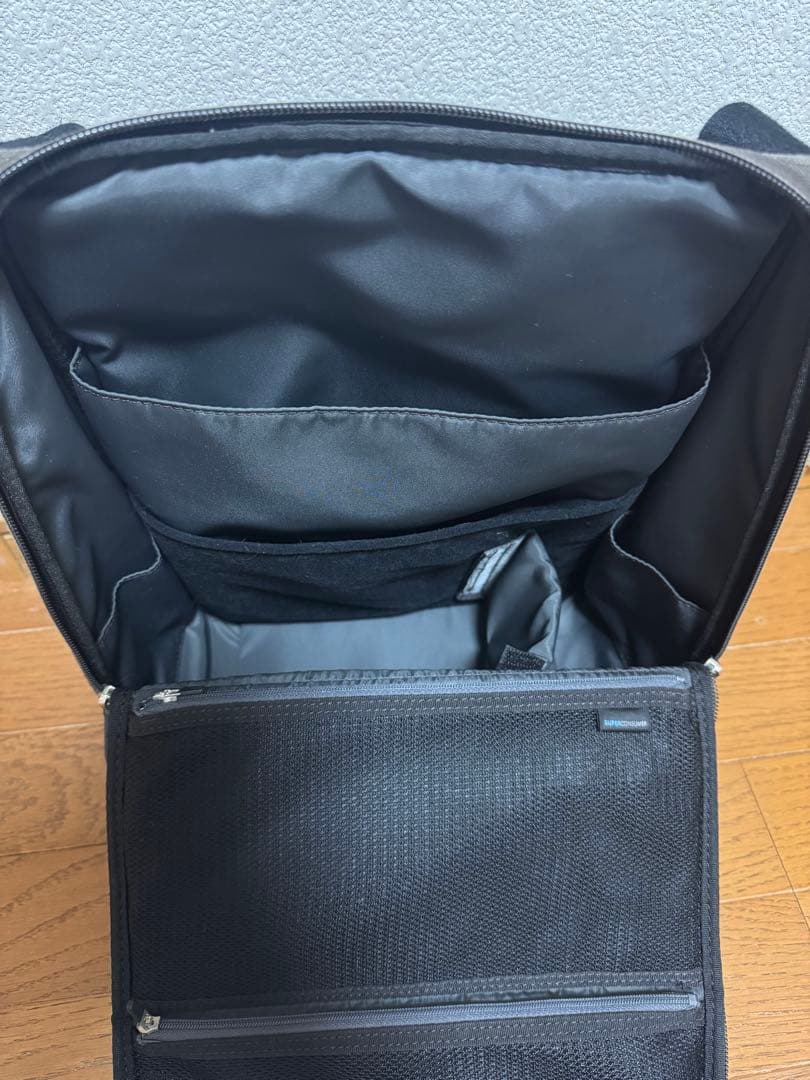 ひらくPCバッグmini ブラウン