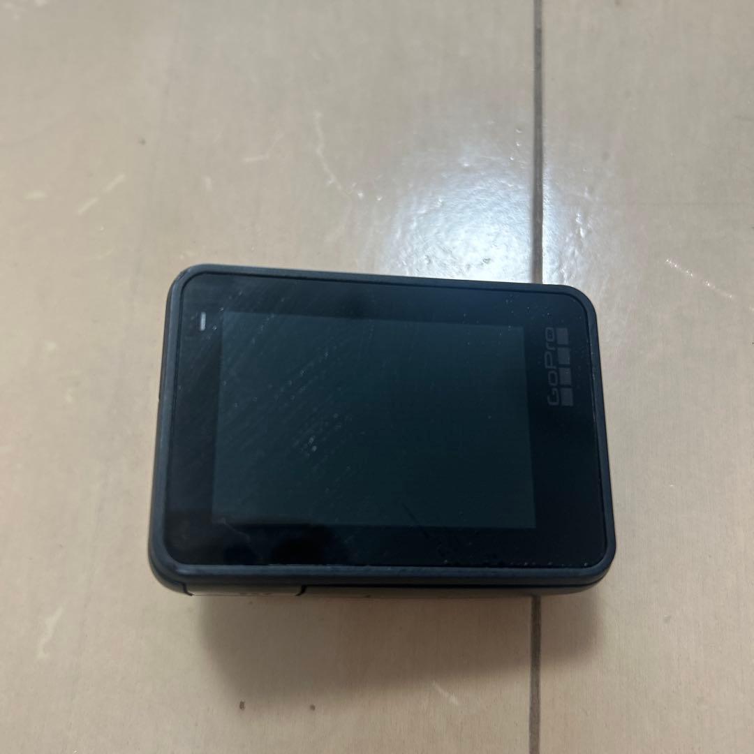 GoPro Hero7 本体と充電ケーブル