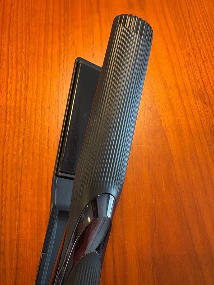 【美品】リファ　ストレートアイロン ブラック