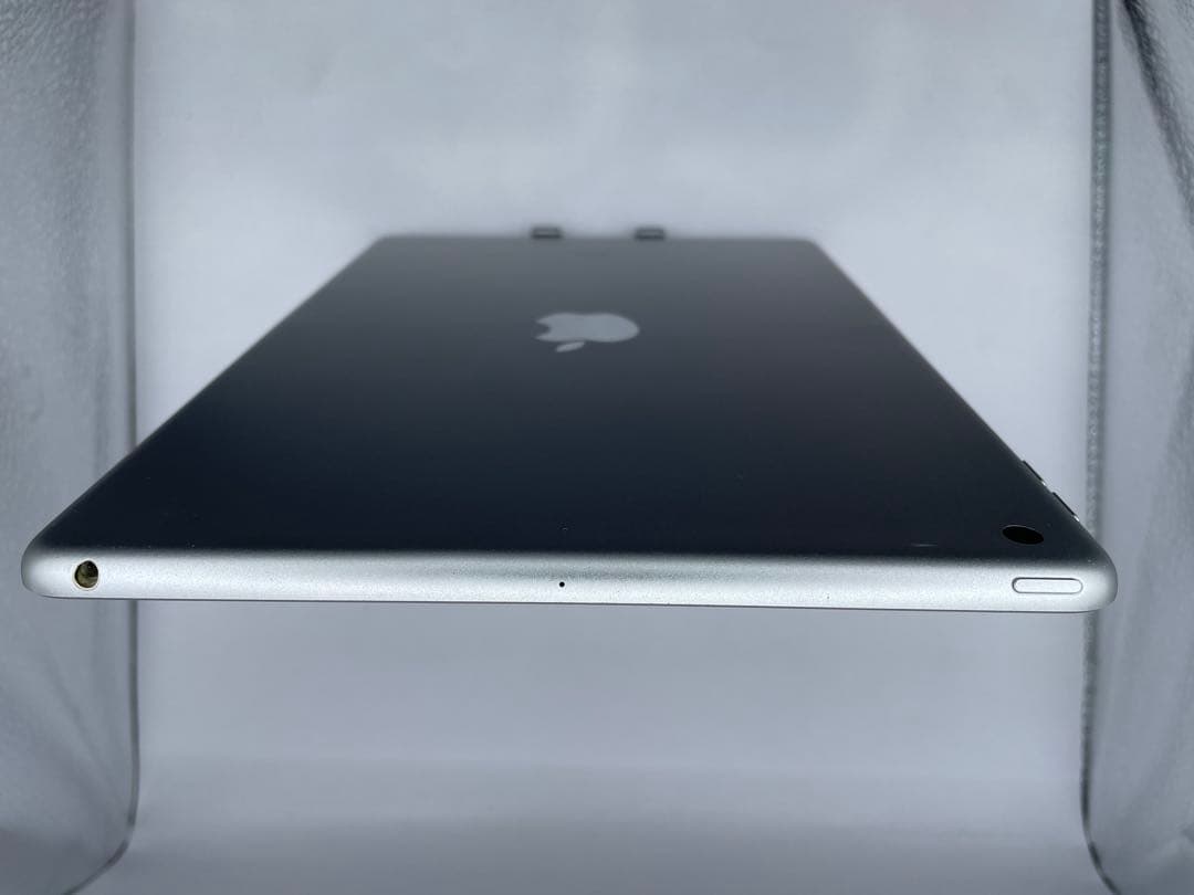 iPad 7世代 32GB 本体　バッテリー83％