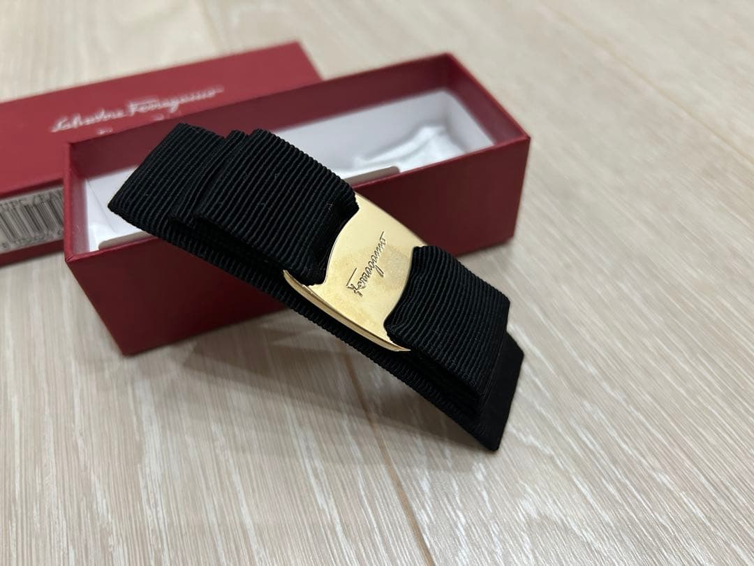 新品未使用 フェラガモ FERRAGAMO ヘアバレッタ ブラック