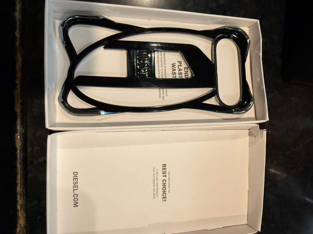 DIESEL CAGED D CASE iPhone 17 Air用