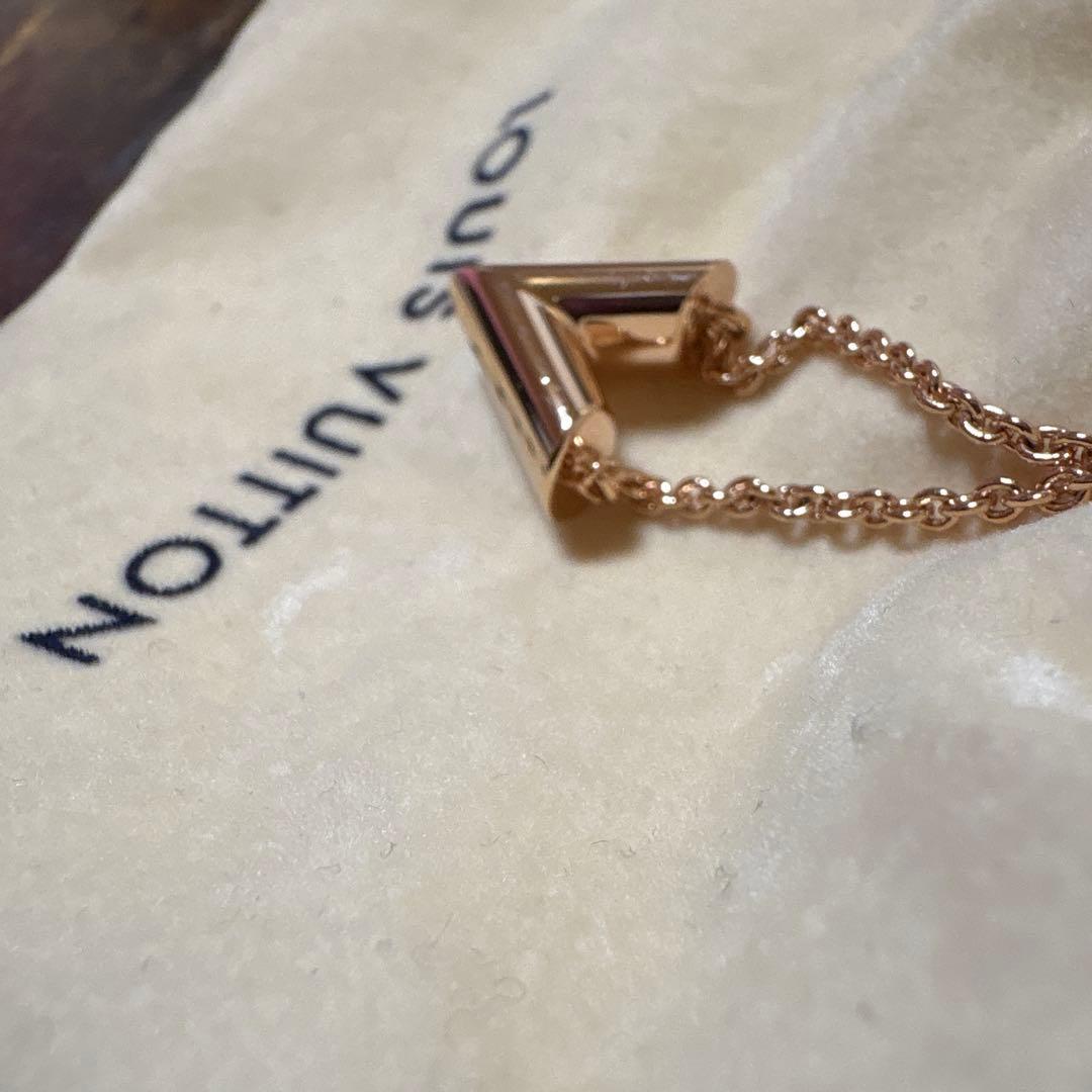 LOUIS VUITTON V字型ペンダント ネックレス ローズゴールド