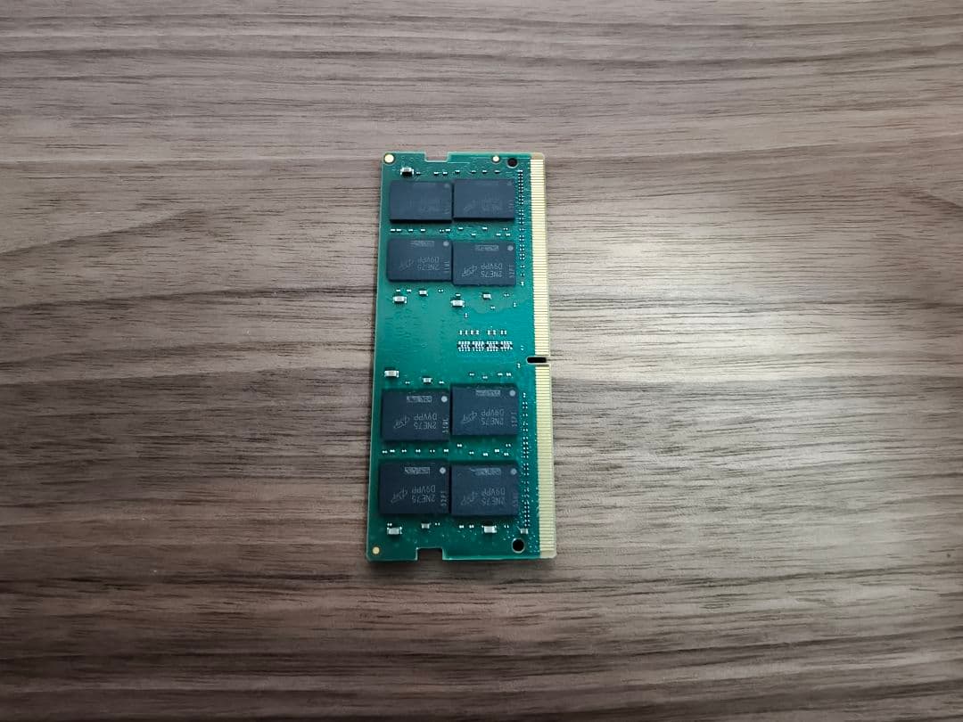 メモリー Crucial DDR4-2400 16GB