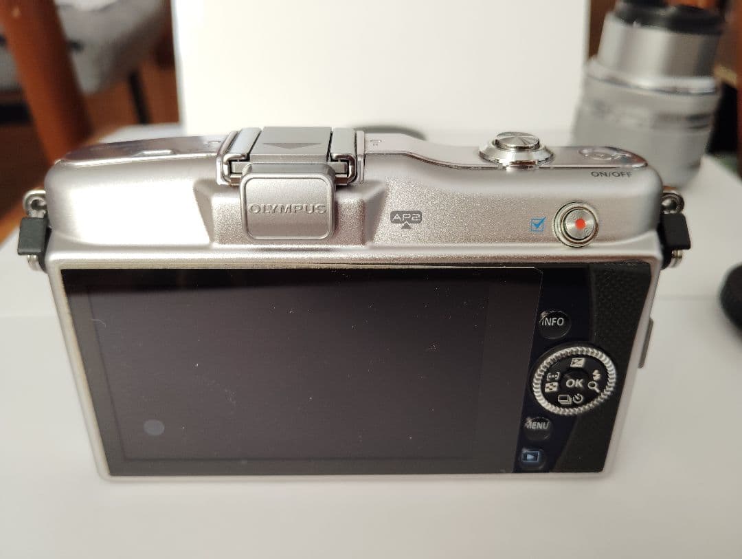 OLYMPUS E-PM1 ミラーレス一眼ダブルズームレンズ