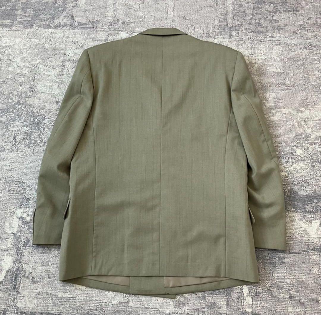 くすみグリーンダブルブレストスーツ ネクタイ付き