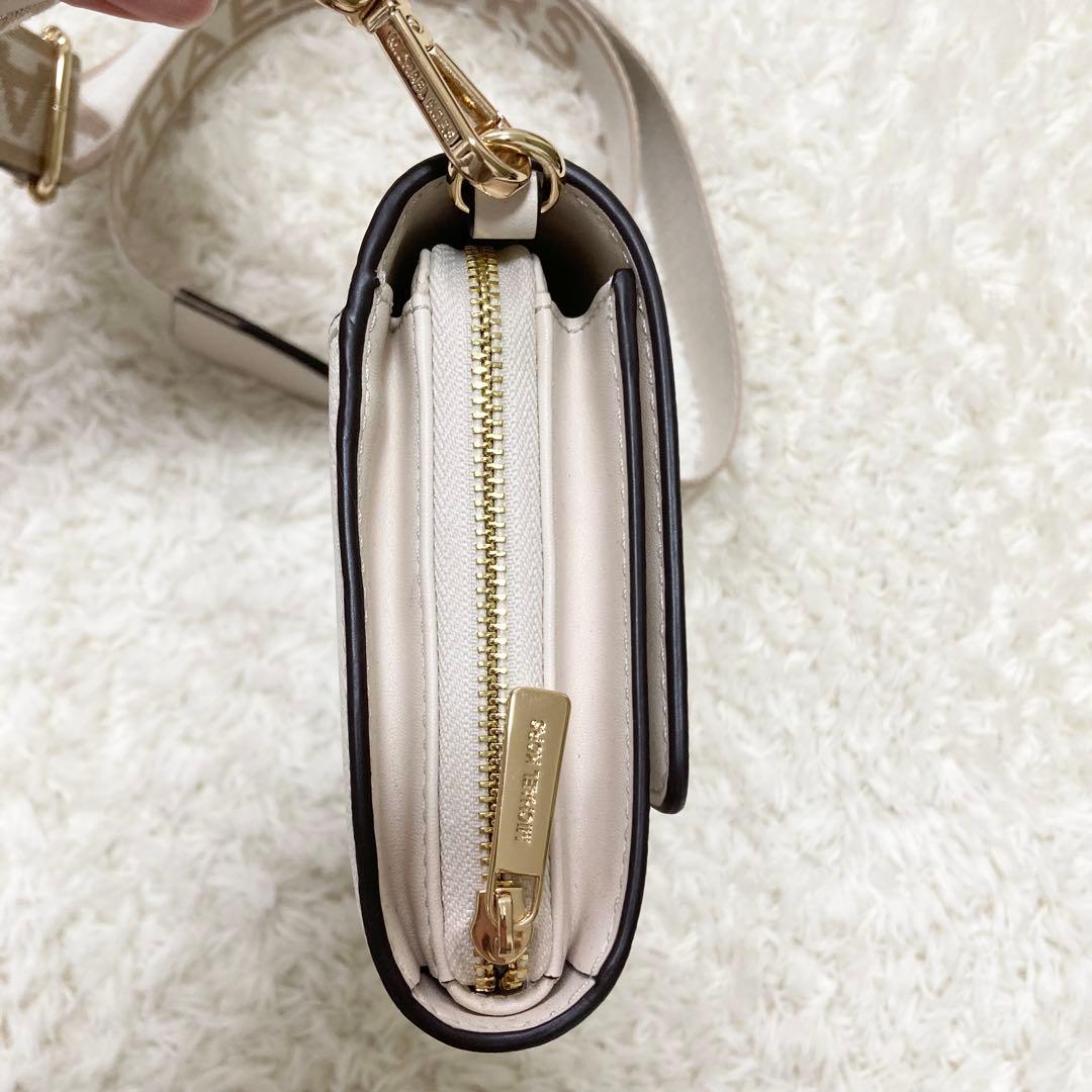 5.5万 マイケルコース JET SET ITEM ジップアラウンド ウォレット