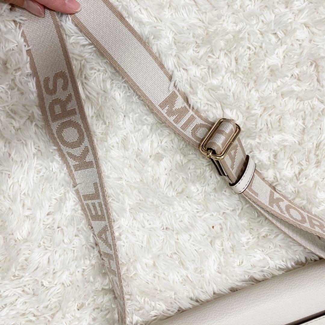 5.5万 マイケルコース JET SET ITEM ジップアラウンド ウォレット