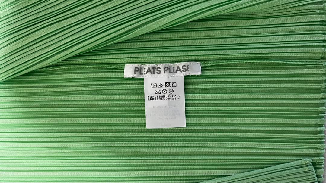 プリーツプリーズ ショートカーディガン