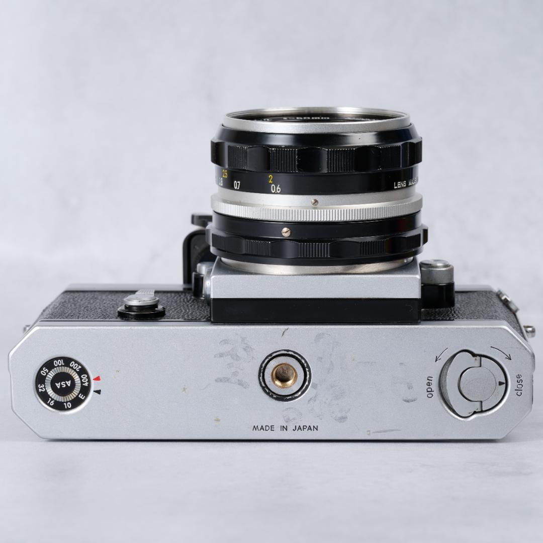 希少な赤点 Nikon F / NIKKOR-H Auto 50mm F2