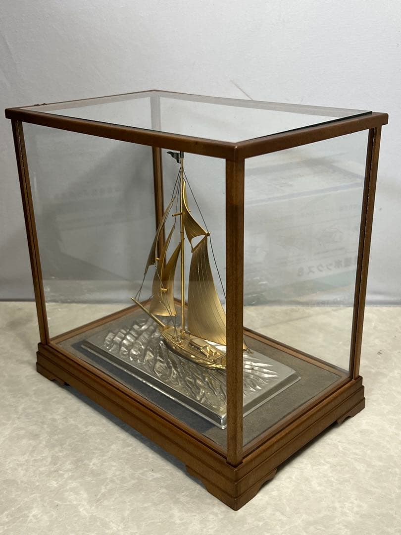 金属製 小型帆船模型 帆船 ヨット木枠ガラスケース入り