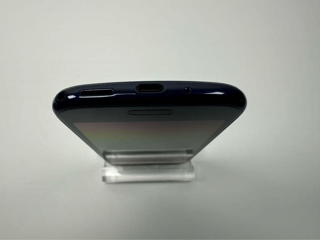 美品 NTT docomo らくらくスマートフォン F-52B ネイビー