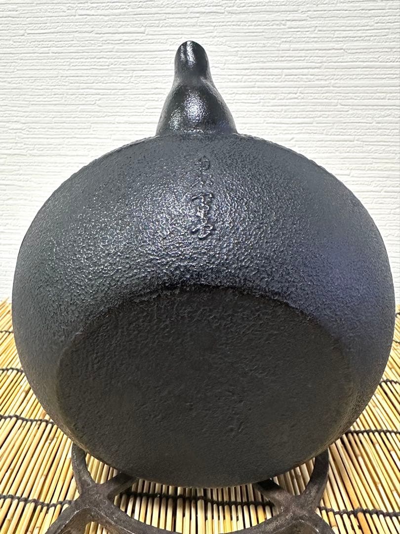 未使用品、供箱、栞付　南部宝星堂造　１８型アラレ　南部鉄瓶　南部鉄器　調理器具