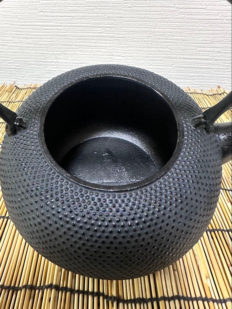 未使用品、供箱、栞付　南部宝星堂造　１８型アラレ　南部鉄瓶　南部鉄器　調理器具