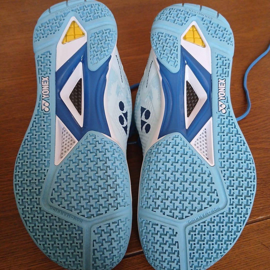 「美品」YONEX バドミントンシューズ 　　24.5cm 水色