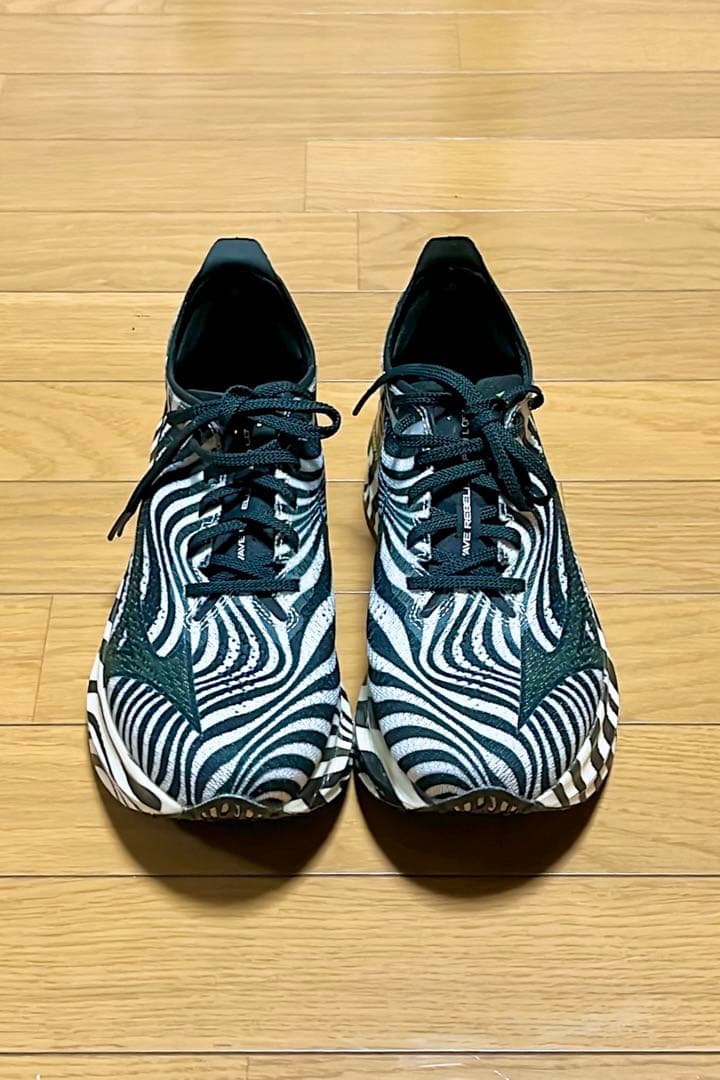 期間限定値下げ ミズノ ウエーブリベリオンプロ ロー ベータ 限定カラー