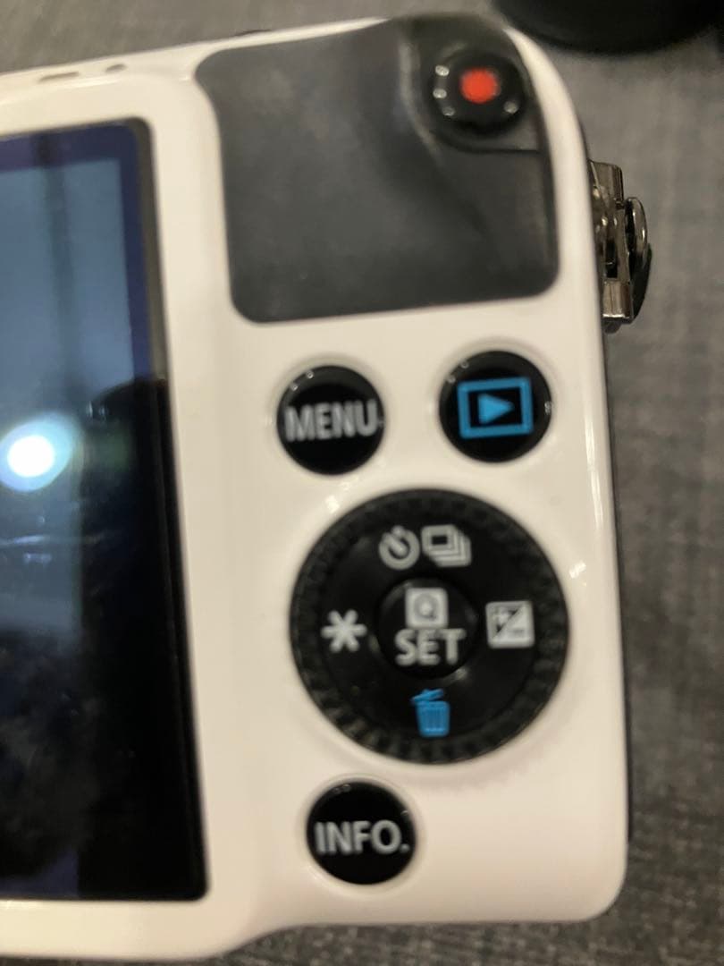 ひ*り様 Canon EOS M2 ダブルレンズキット 箱付き 美品