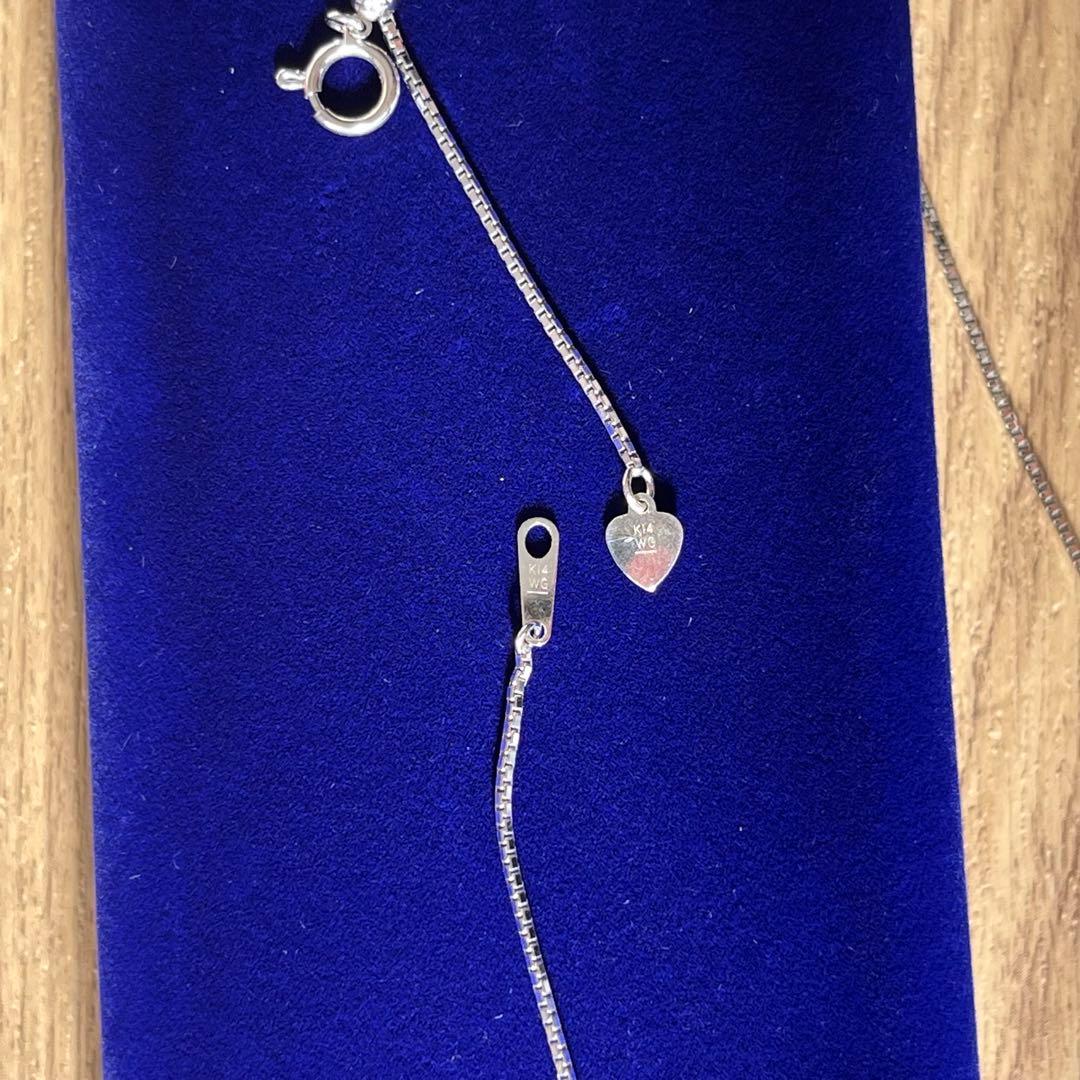 K18WGダイヤモンドフラワーネックレス　胸元に咲く、永遠の輝き