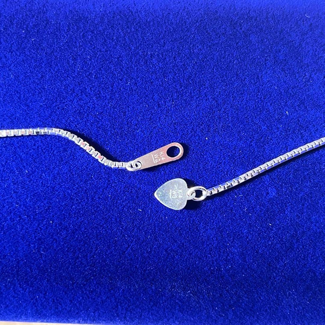 K18WGダイヤモンドフラワーネックレス　胸元に咲く、永遠の輝き