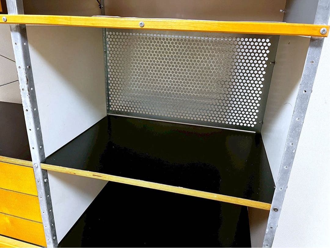 f1_11Herman Millerイームズストレージユニット4段2列