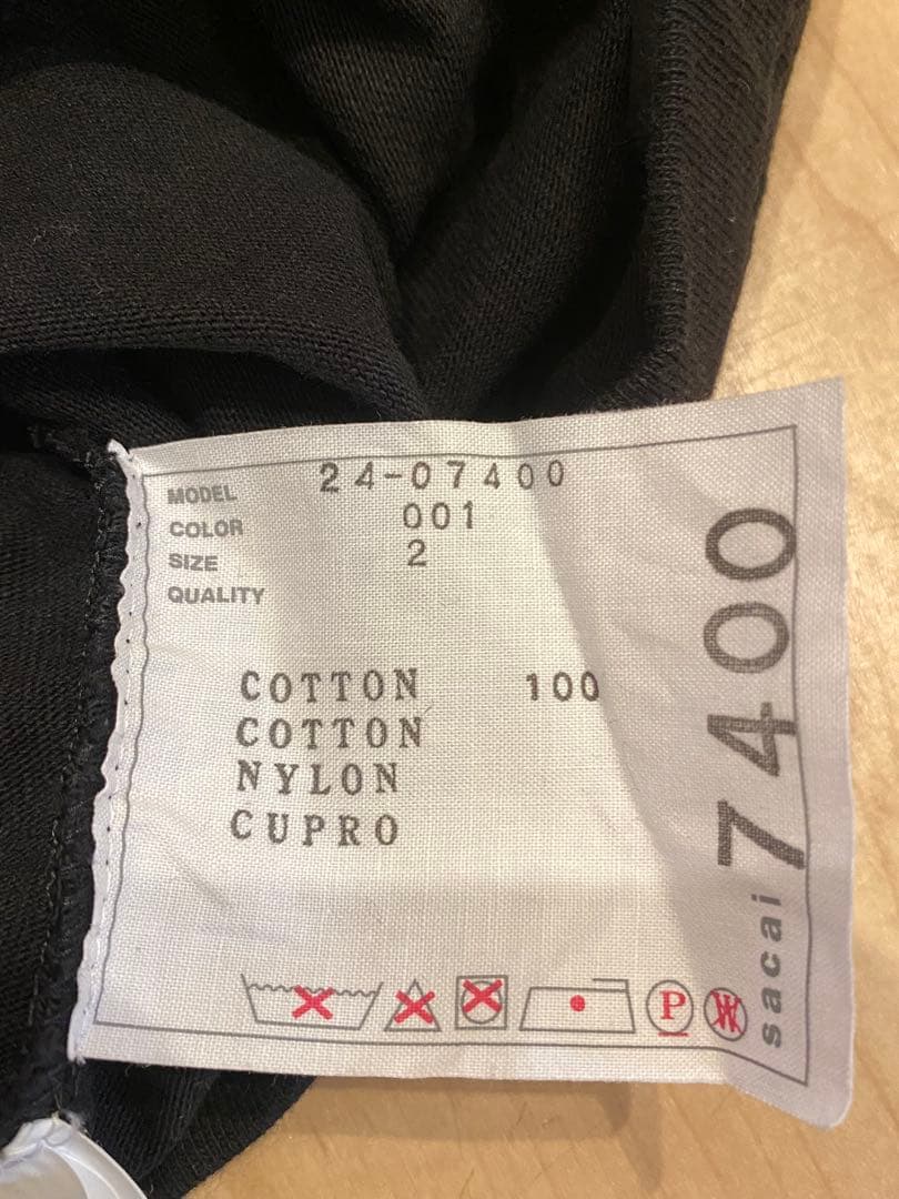 sacai 黒 パフスリーブ Tシャツ