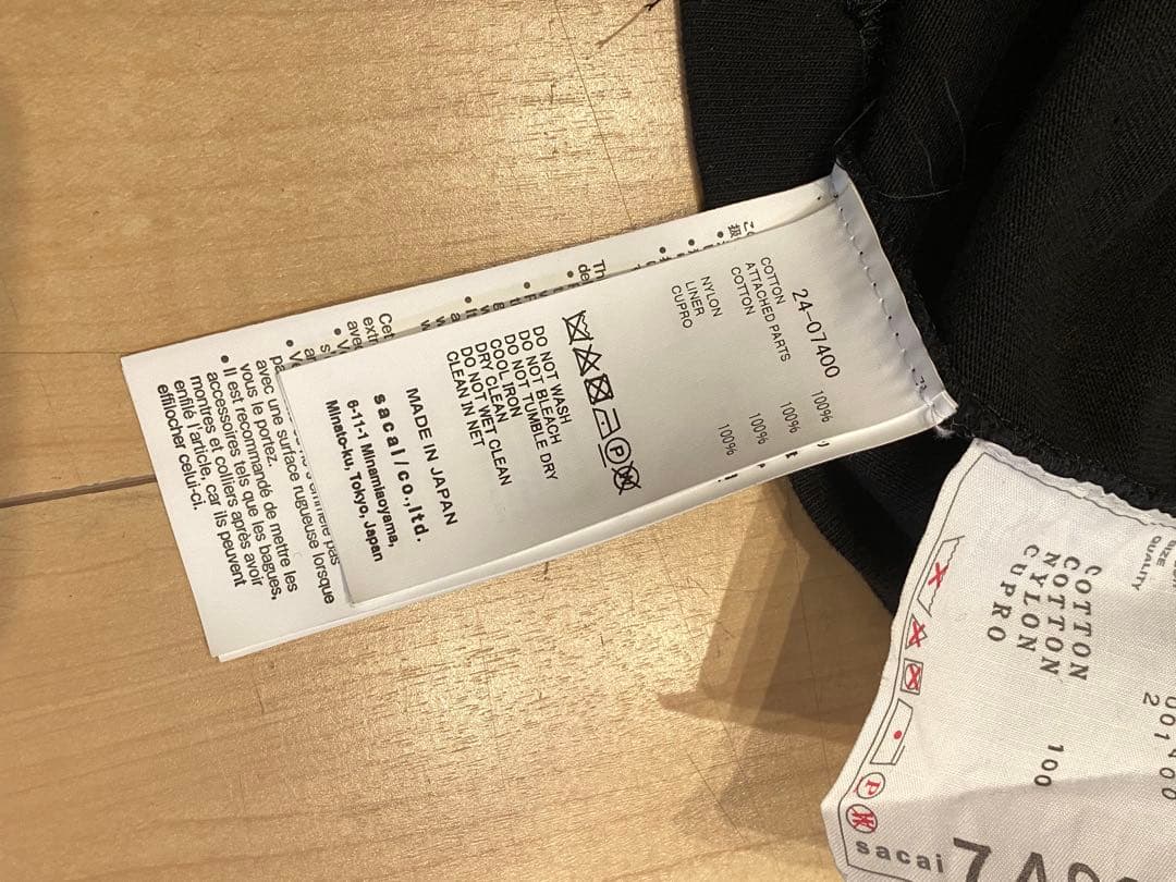 sacai 黒 パフスリーブ Tシャツ