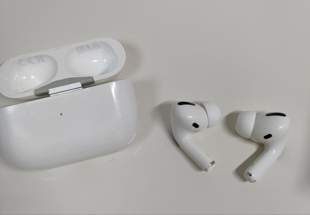 AirPods Pro 第1世代 lightning充電器付き！！