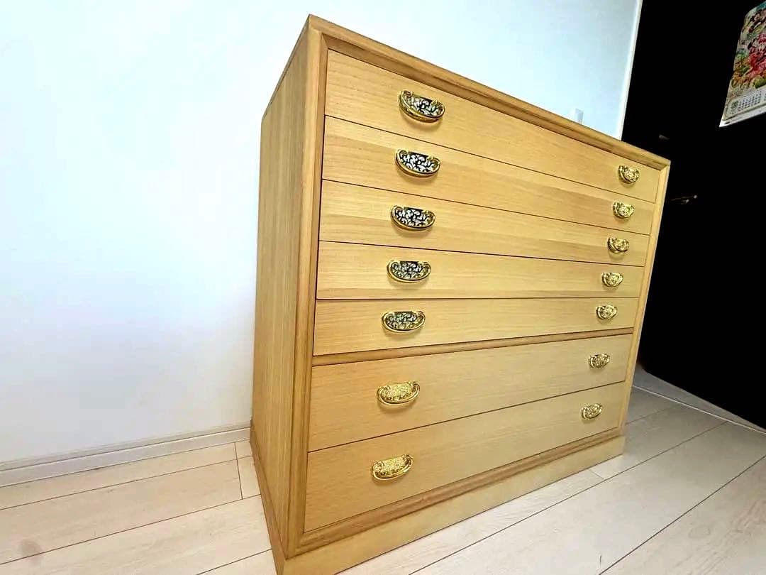 桐箪笥〜金メッキ金具付〜(着物、洋服収納可能)