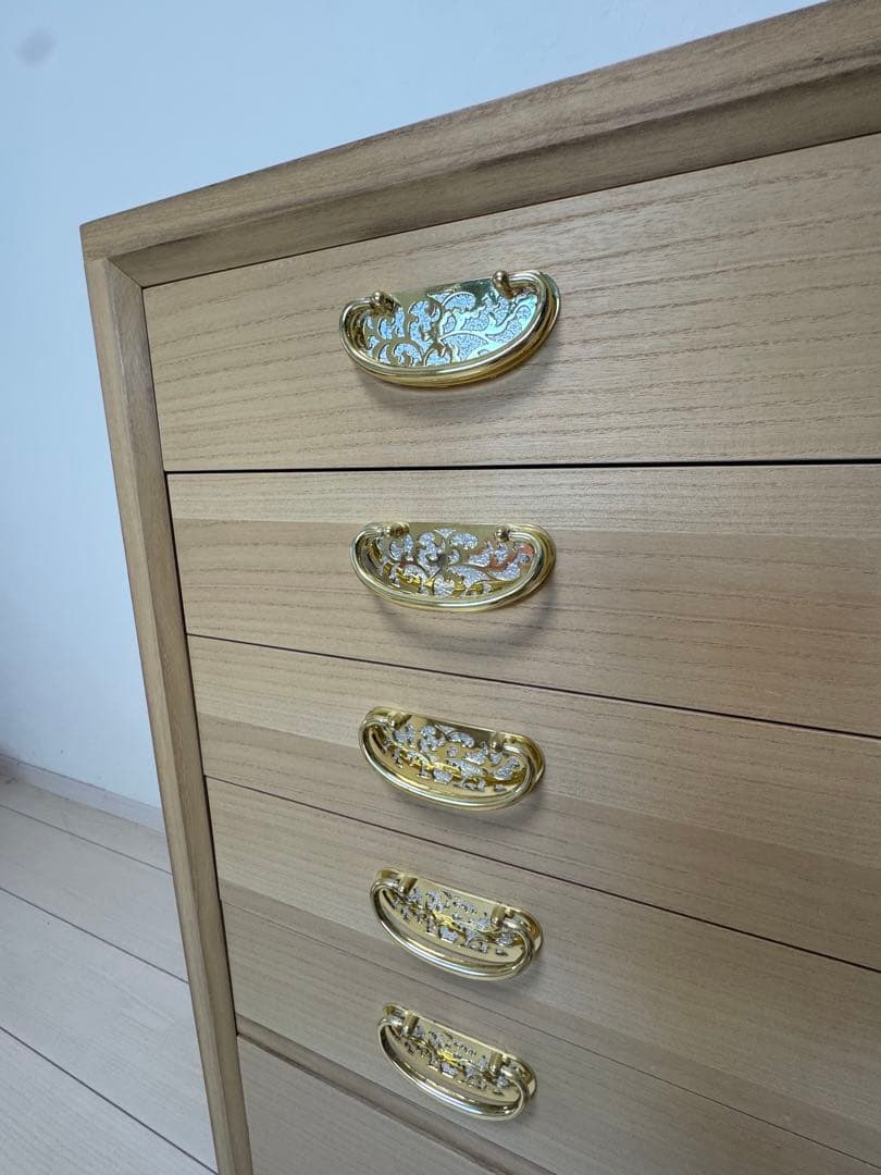 桐箪笥〜金メッキ金具付〜(着物、洋服収納可能)