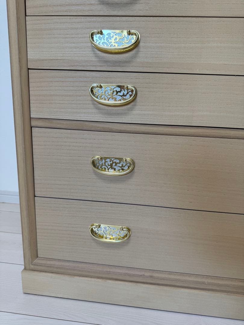 桐箪笥〜金メッキ金具付〜(着物、洋服収納可能)