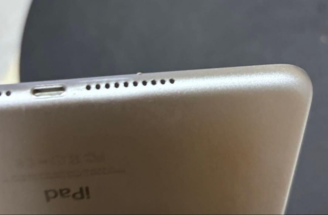 iPad mini4 本体　シルバー　セルラー