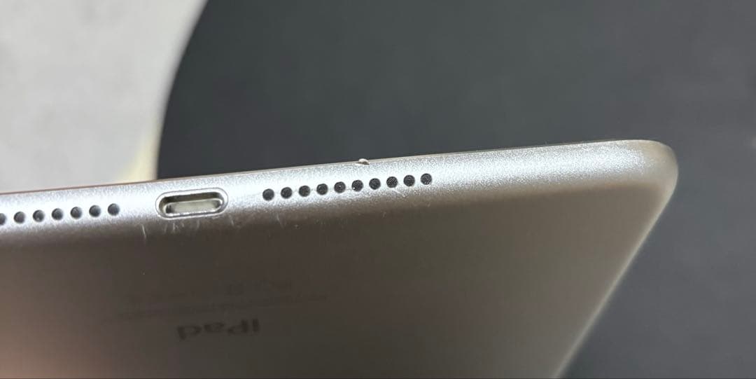 iPad mini4 本体　シルバー　セルラー