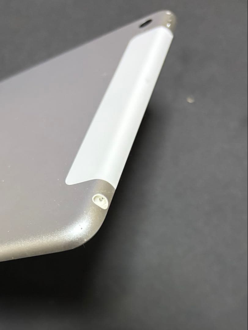 iPad mini4 本体　シルバー　セルラー