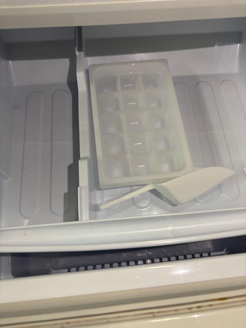 冷蔵庫　シャープ　2020年　SJ-GD14F-WＴ