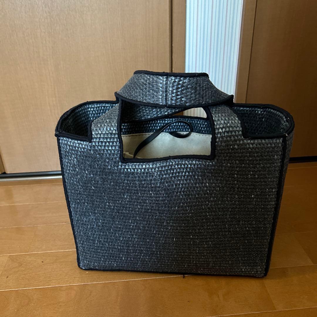 黒の編み込みトートバッグ