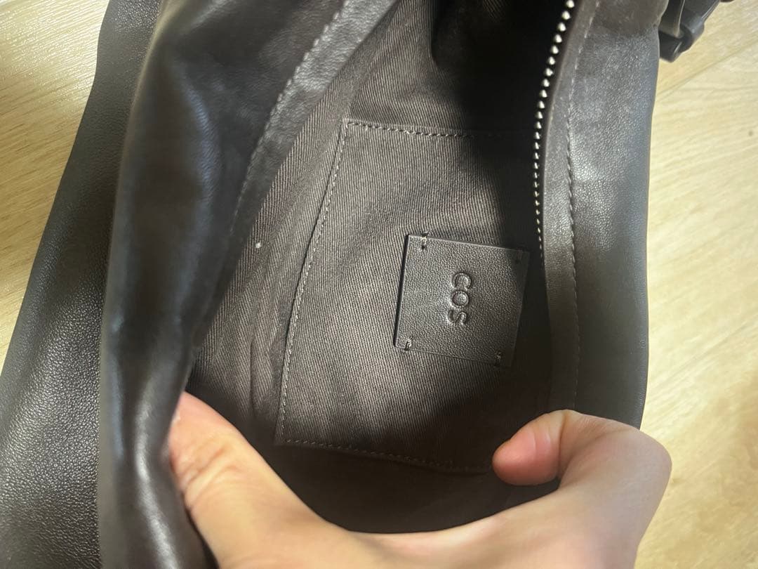 COS コス プリーツ ベルト レザーバッグ ブラウン