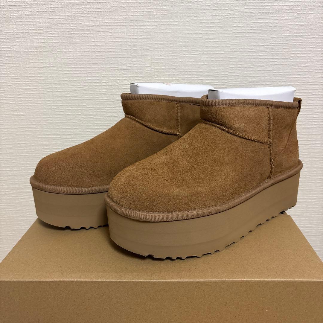 未使用　UGG Classic Ultra Mini Platform 24cm