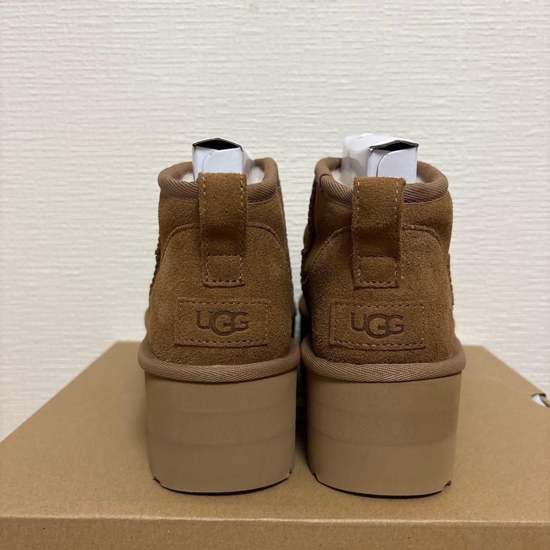 未使用　UGG Classic Ultra Mini Platform 24cm
