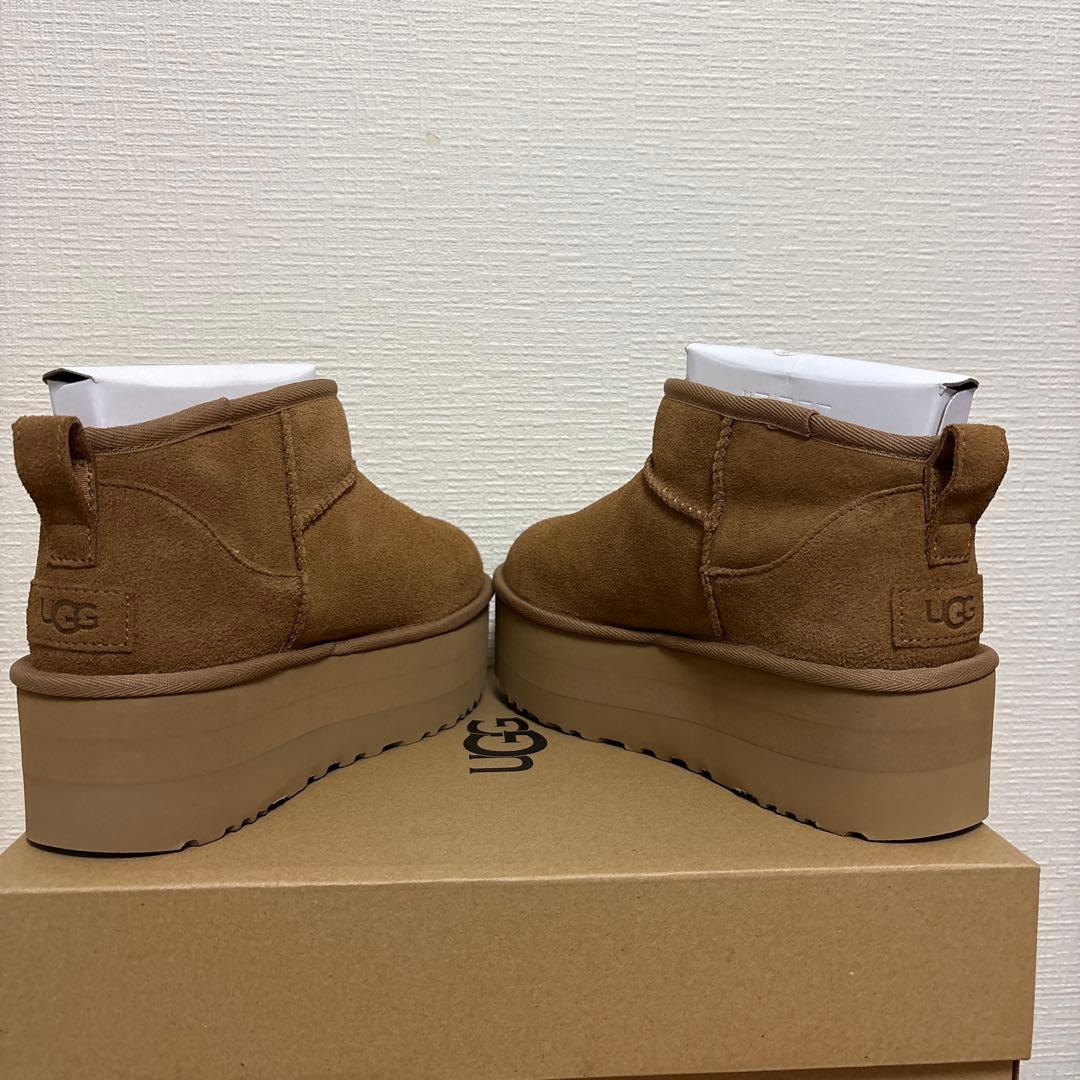 未使用　UGG Classic Ultra Mini Platform 24cm