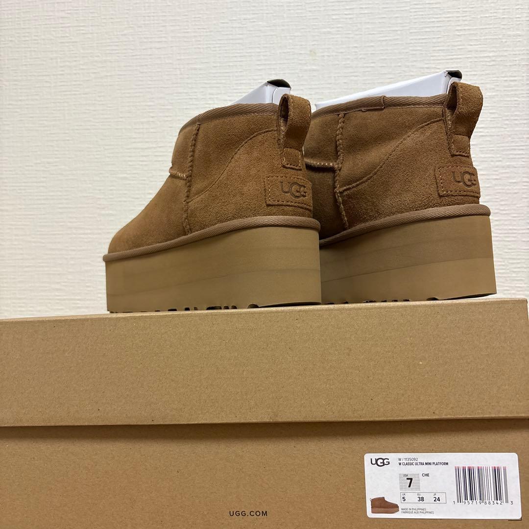 未使用　UGG Classic Ultra Mini Platform 24cm